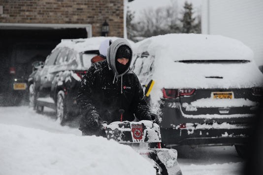 بايدن يُعلن حالة الطوارئ لتقديم الدعم لنيويورك جراء العاصفة الثلجية
