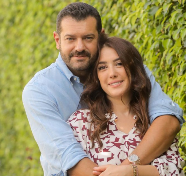 كندة علوش تغازل زوجها: "طول عمري بعشق الأهرامات"