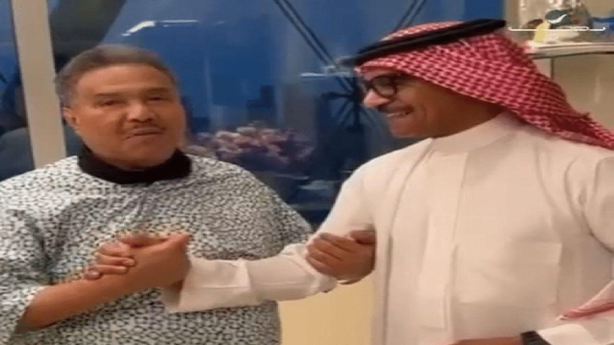 بعد تعرضه لوعكة صحية.. محمد عبده من المستشفى: رابح صقر سوّا أكبر معروف معايا