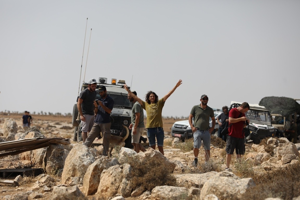 مستوطنون يسيجون أراضي شرق نابلس