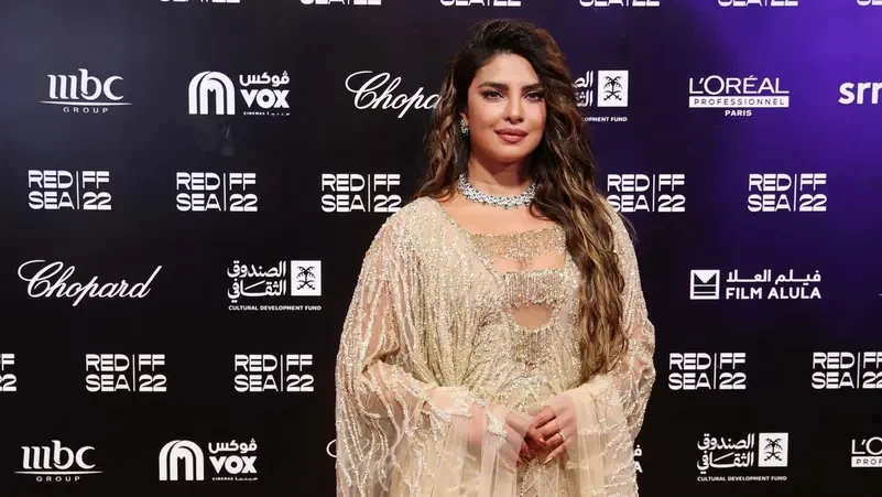 شاهد: هذه أبرز إطلالات النجمات في افتتاح مهرجان البحر الأحمر