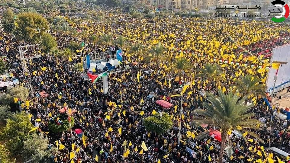 إصابات جراء سقوط عامود الرايات خلال مهرجان فتح في ساحة الكتيبة