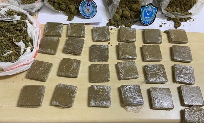 الخليل: ضبط 3 كغم من الماريجوانا المخدرة والقبض على أحد تجارها