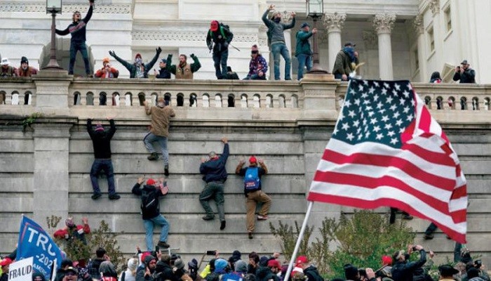 الشرطة الامريكية تبحث عن 350 متورطًا في اقتحام الكابيتول