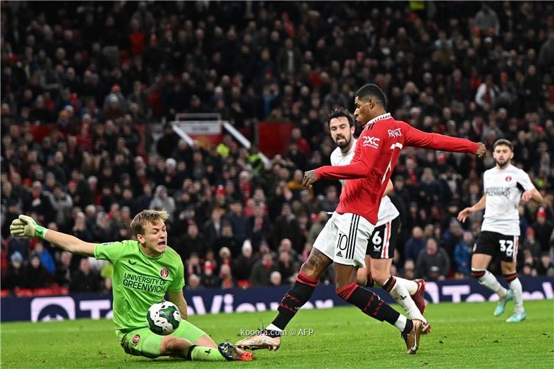 بالصور : مانشستر يونايتد يضرب تشارلتون بثلاثية ويتأهل لنصف نهائي كأس الرابطة