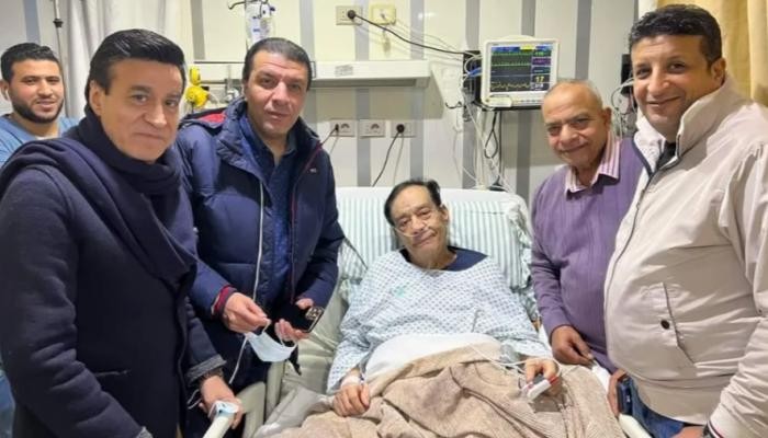 حلمي بكر غاضب بسبب المتاجرة بمرضه.. ويلجأ للأمن