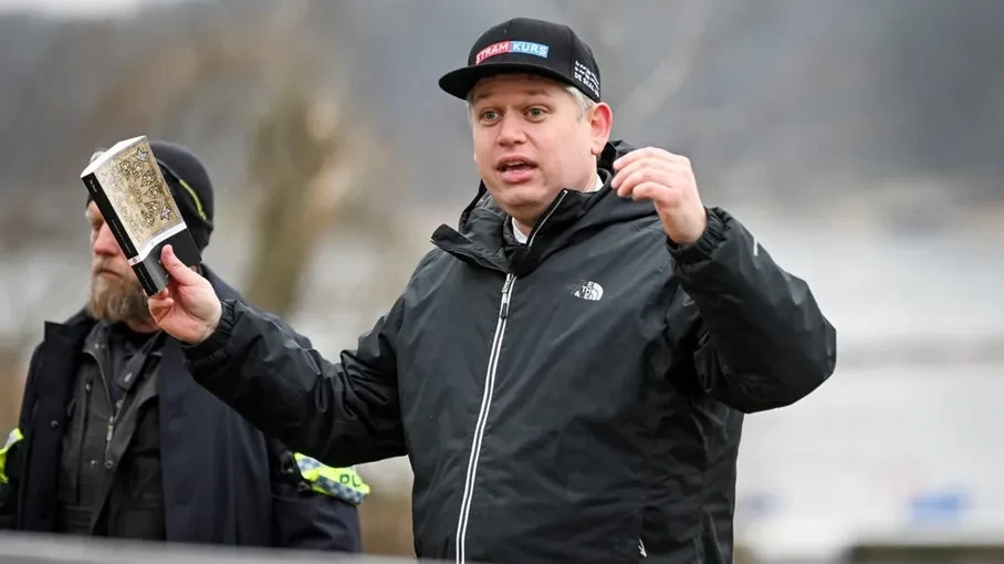 إدانات عربية وإسلامية لحرق نسخة من المصحف الشريف في السويد