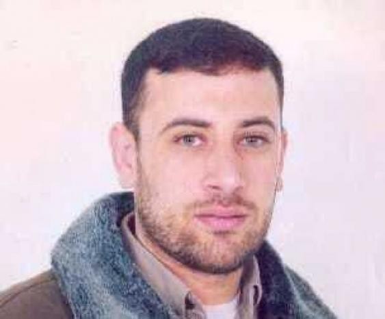 الأسير المعزول محمد نايفة يقرر الشروع بالإضراب عن الطعام