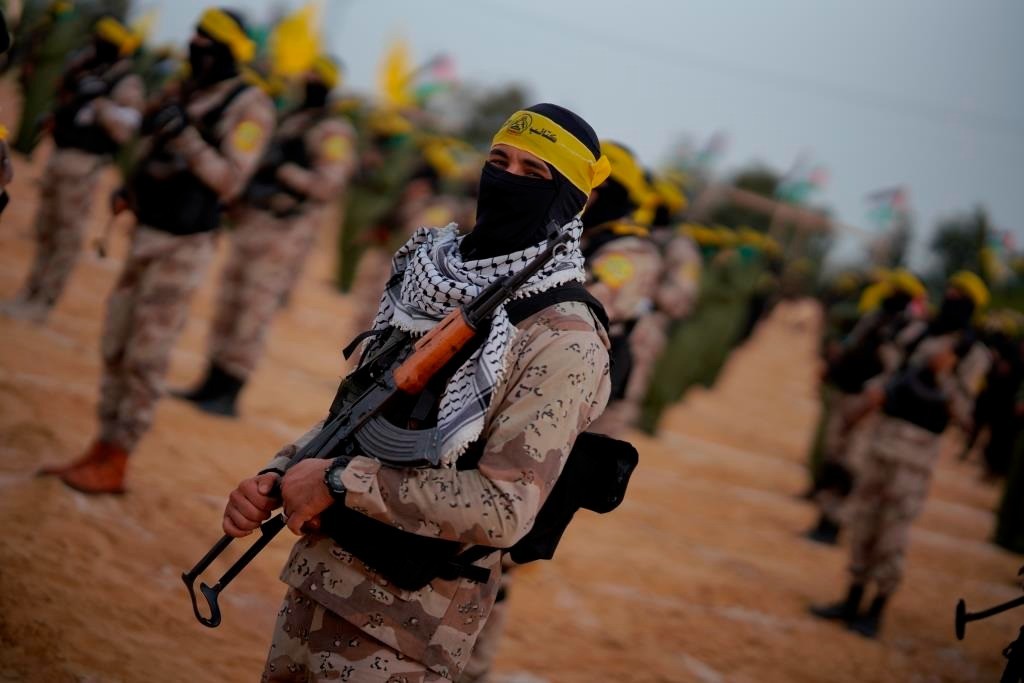 وأسر عدد من الجنود