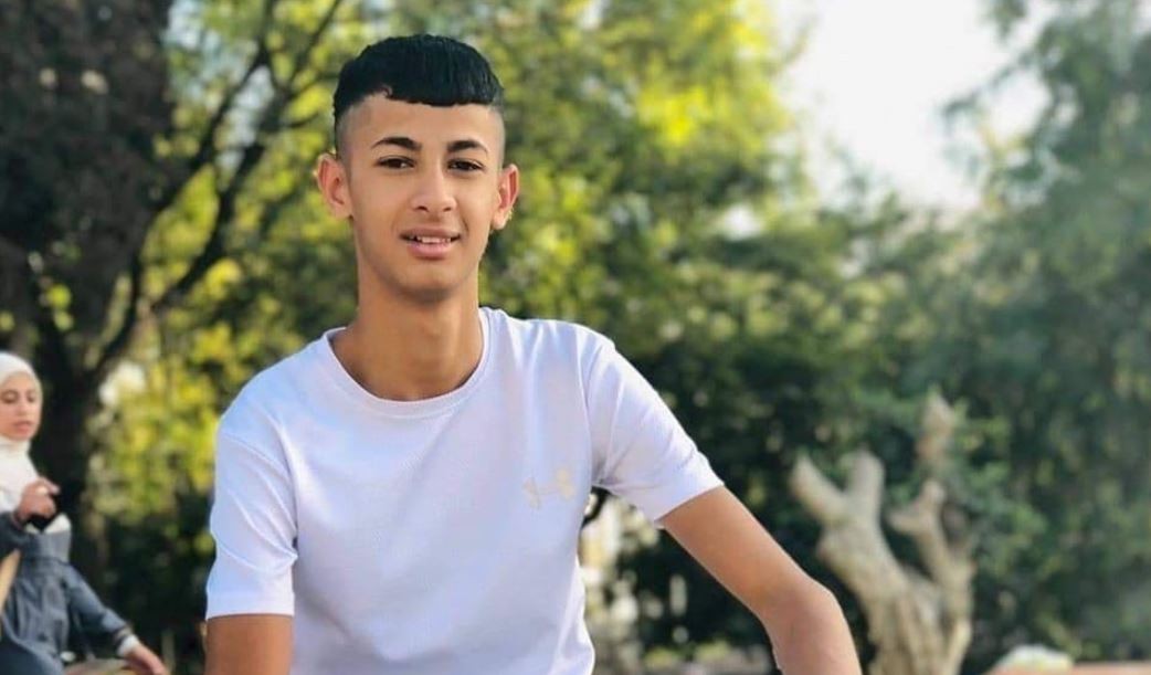أهالي مخيم بلاطة يُشيعون جثمان الشهيد الطفل عامر أبو زيتون