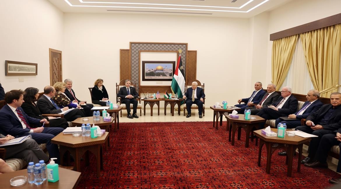 الرئيس عباس يستقبل وزير الخارجية الأمريكي في رام الله