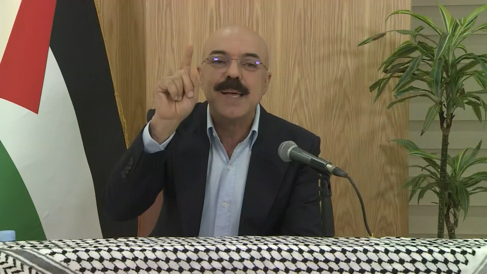 "ويؤكّد على أهمية توحيد حركة فتح"