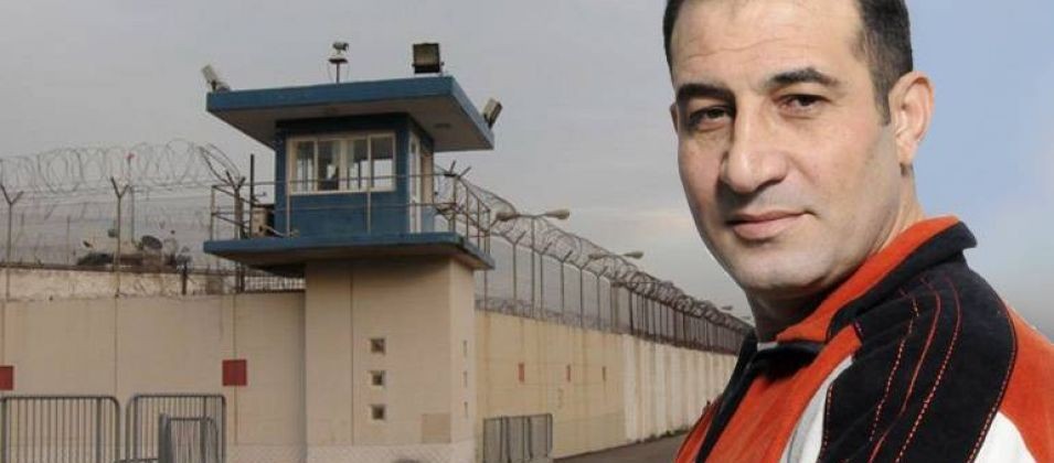 الأسير نضال البرعي من غزة يدخل عامه الـ28 في سجون الاحتلال