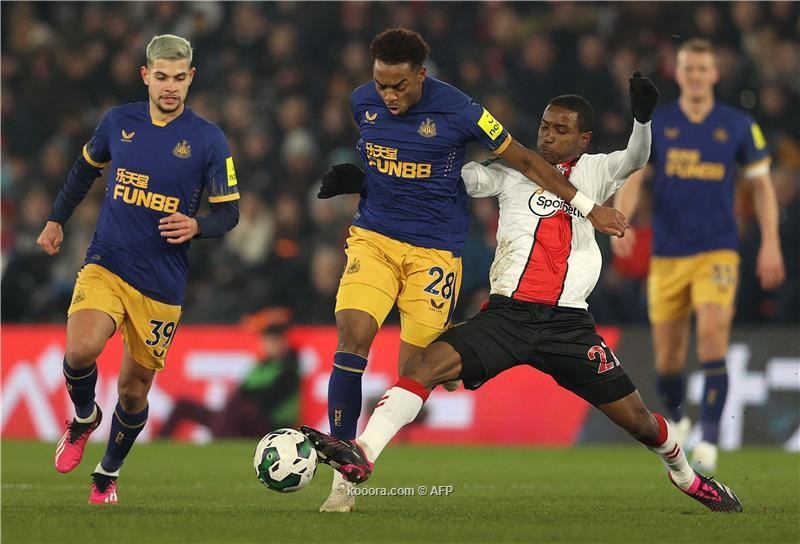 بالصور: نيوكاسل يضع قدما في نهائي كأس الرابطة