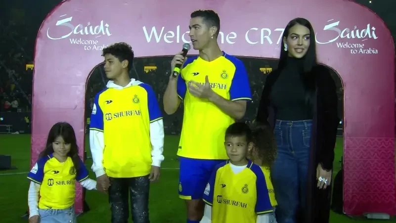 بعد "أنا عالمي" لرونالدو.. جورجينا تتحدث العربية: "هلا ومرحبا"