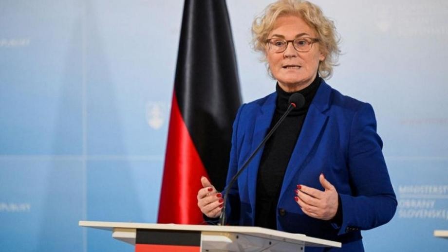 وزيرة الدفاع الألمانية تُعلن عن استقالتها من منصبها