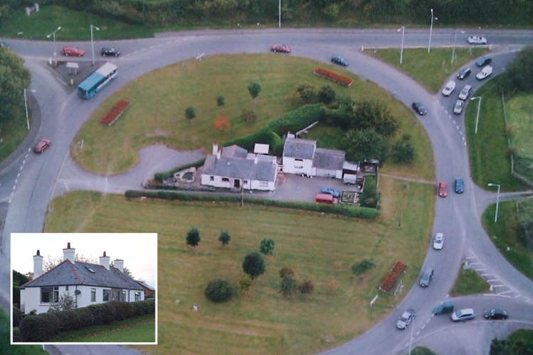 عائلة بريطانية تقيم بقلب ميدان دائرى منذ 40 عاما