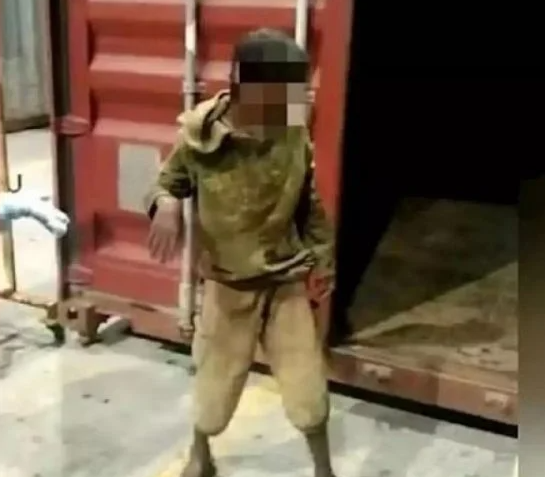 طفل يختبئ داخل حاوية شحن أثناء لعب "الاستغماية" ليجد نفسه فى بلد آخر