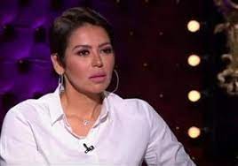 لقاء الخميسي: أصحابي الرجال أكثر من النساء وزوجي لا يمانع