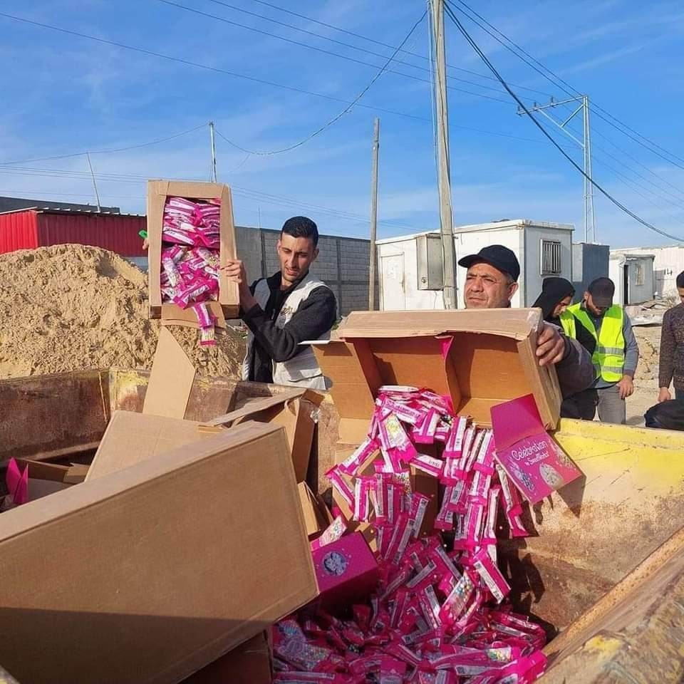 اقتصاد غزة تُتلف 347 كيلو جرامًا من السكاكر منتهية الصلاحية
