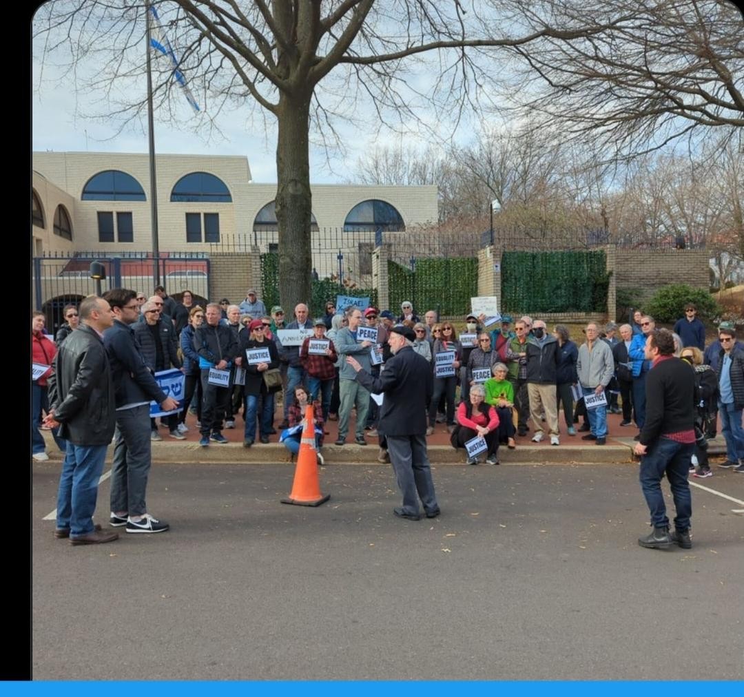 تظاهرة أمام سفارة الاحتلال في واشنطن احتجاجًا على حكومة نتنياهو