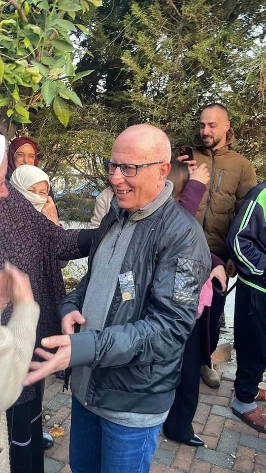 شرطة الاحتلال تقتحم منازل عائلة المحرر كريم يونس وتعتقل زوجة شقيقه