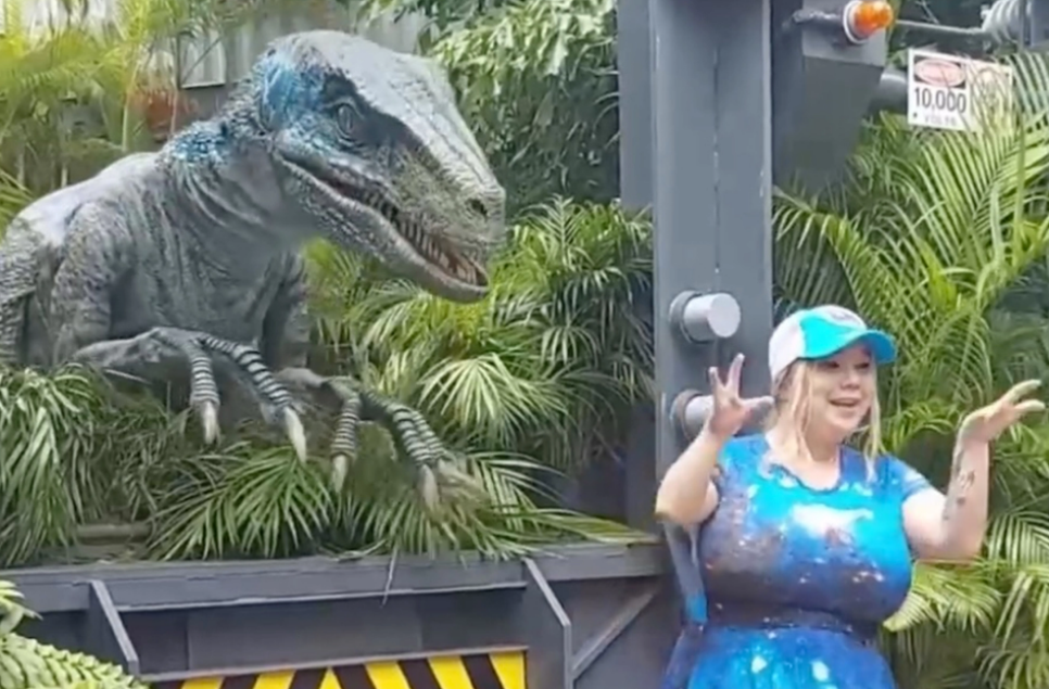 فتاة بـ3 أصابع بكل يد تكشف مميزات وعيوب مظهرها الغريب