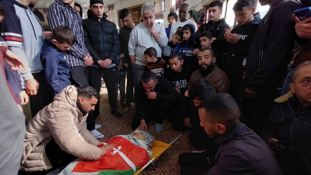 فلسطينيون يشيّعون جثماني الشهيدين أبو عرام والعايدي