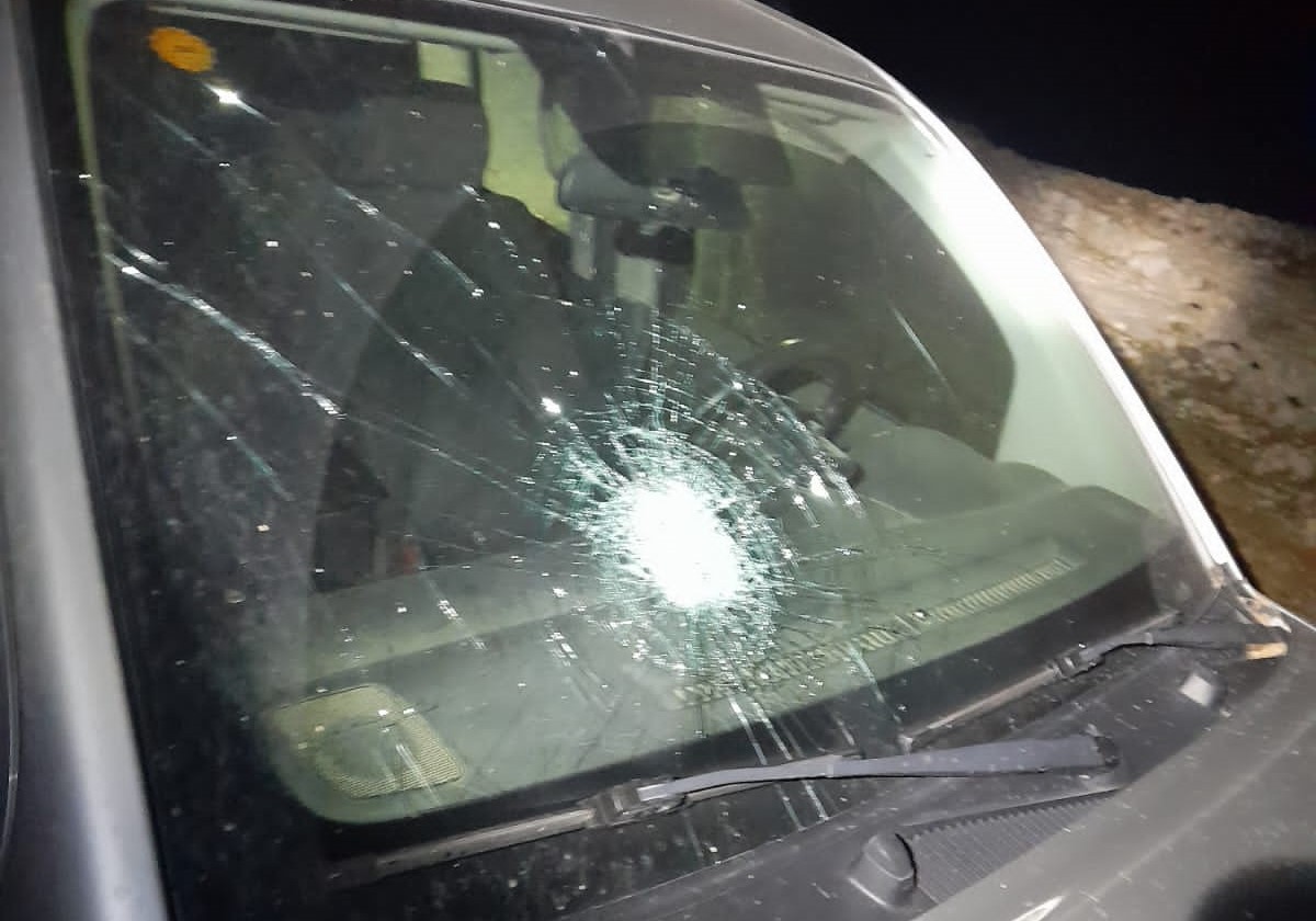 مستوطنون يحطمون مركبات المواطنين قرب موقع مستوطنة "حومش" المخلاة جنوب جنين