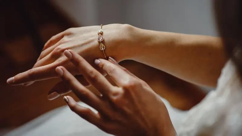 تفسير حلم اسوارة ذهب للعزباء