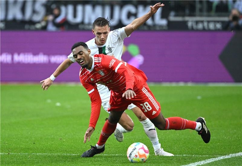 بالصور.. جلادباخ يصعق بايرن ميونخ بثلاثية تهدد الصدارة