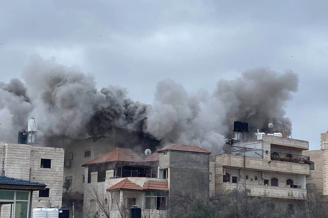 الفصائل الفلسطينية تُعقب على تفجير الاحتلال منزل الشهيد محمد الجعبري بالخليل