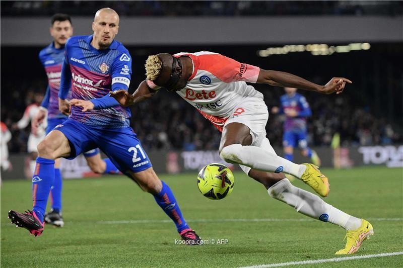 بالصور: طوفان نابولي يجتاح كريمونيزي