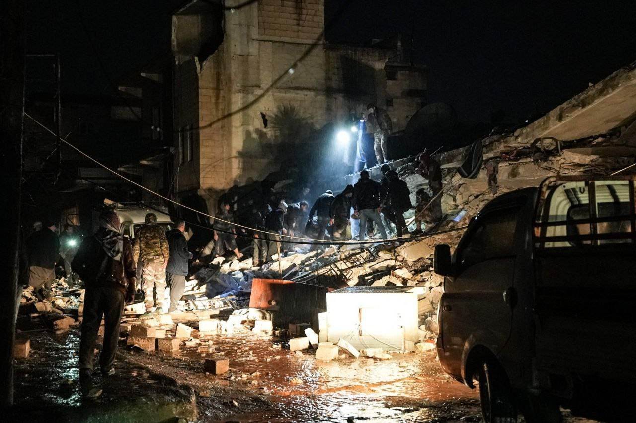 محدث: أكثر من 2458 قتيلاً في سوريا وتركيا إثر زلزالين شديدين