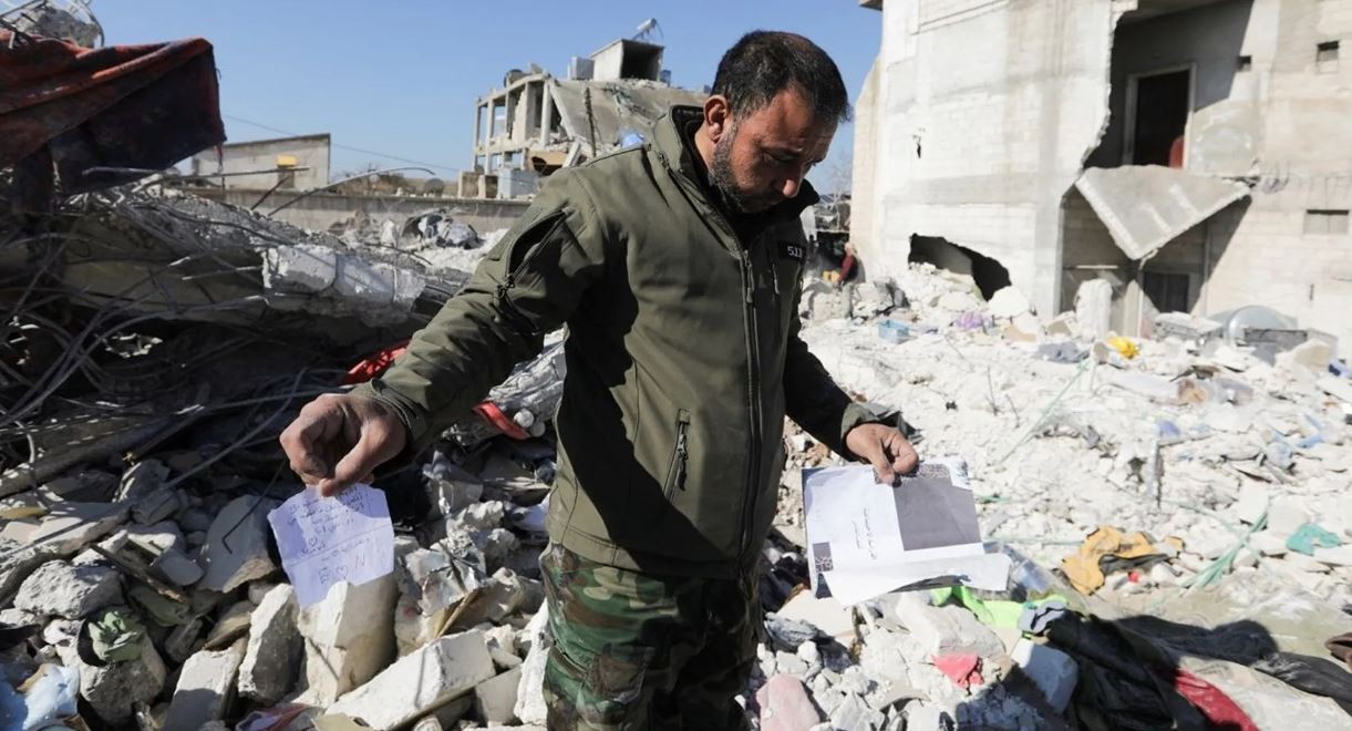 سورى يعثر على رسالة مؤثرة لابنته بعد وفاتها فى الزلزال