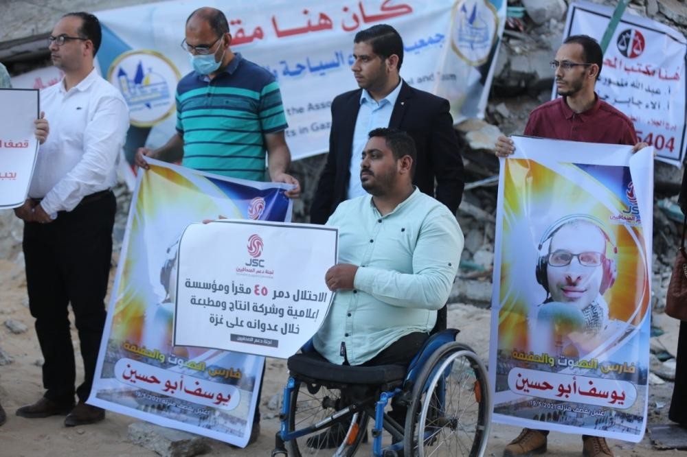 "الإعلامي الحكومي" يدعو لحماية المذيعين والإذاعات ومحاسبة الاحتلال على جرائمه