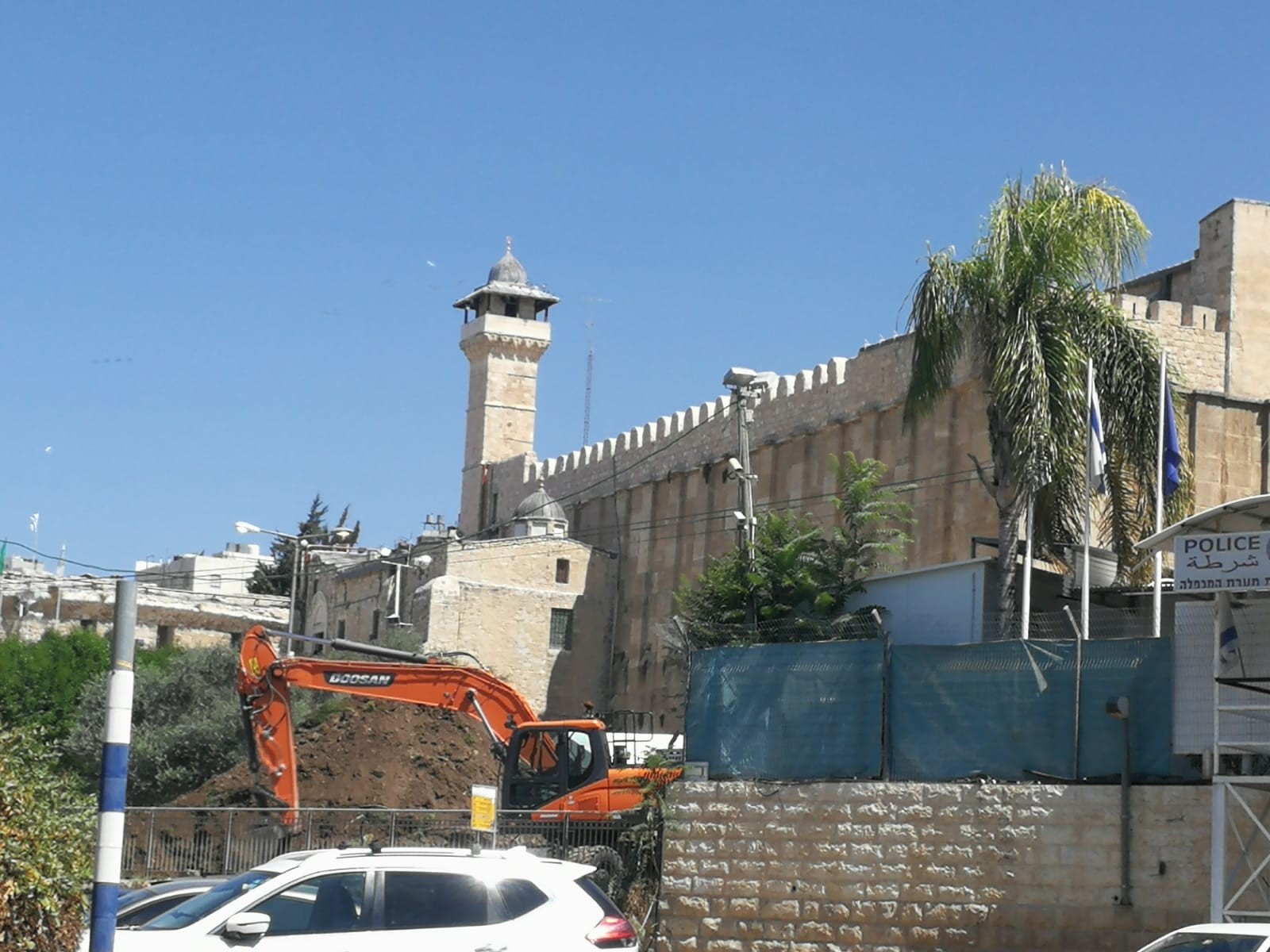 الرجبي لـ"خبر": تلوث بصري استيطاني في ساحات الحرم الإبراهيمي والاحتلال يُحاول فرض سيادته