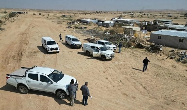 سلطات الاحتلال تُوزع 450 إخطارًا تمهيدًا لإصدار أواخر إخلاء وهدم في النقب المحتل