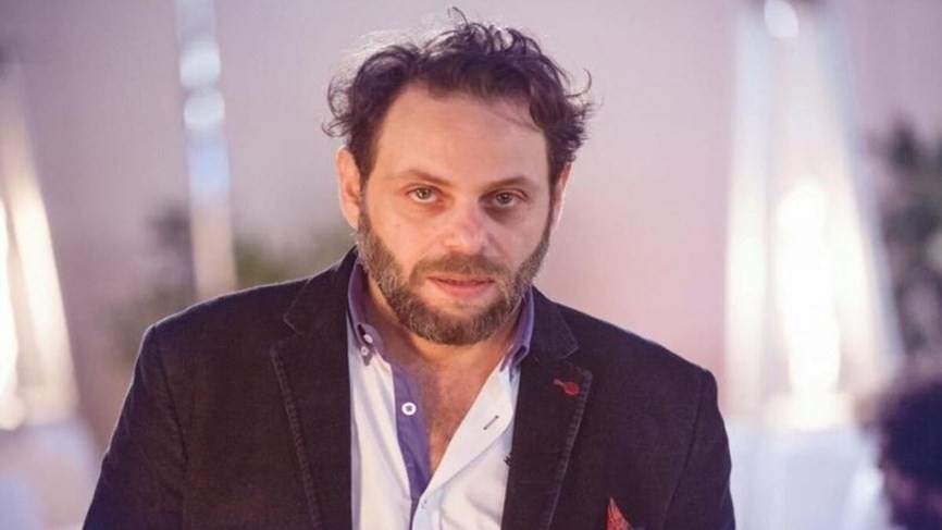 شاهد: سيف الدين سبيعي بكلام مؤثر بعد زلزال سوريا: كَمْ كُنْتَ وحدكْ!