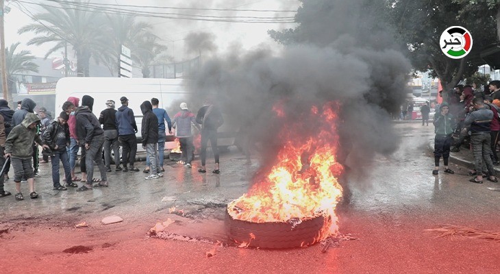 وإشعال إطارات في الشوارع العامة