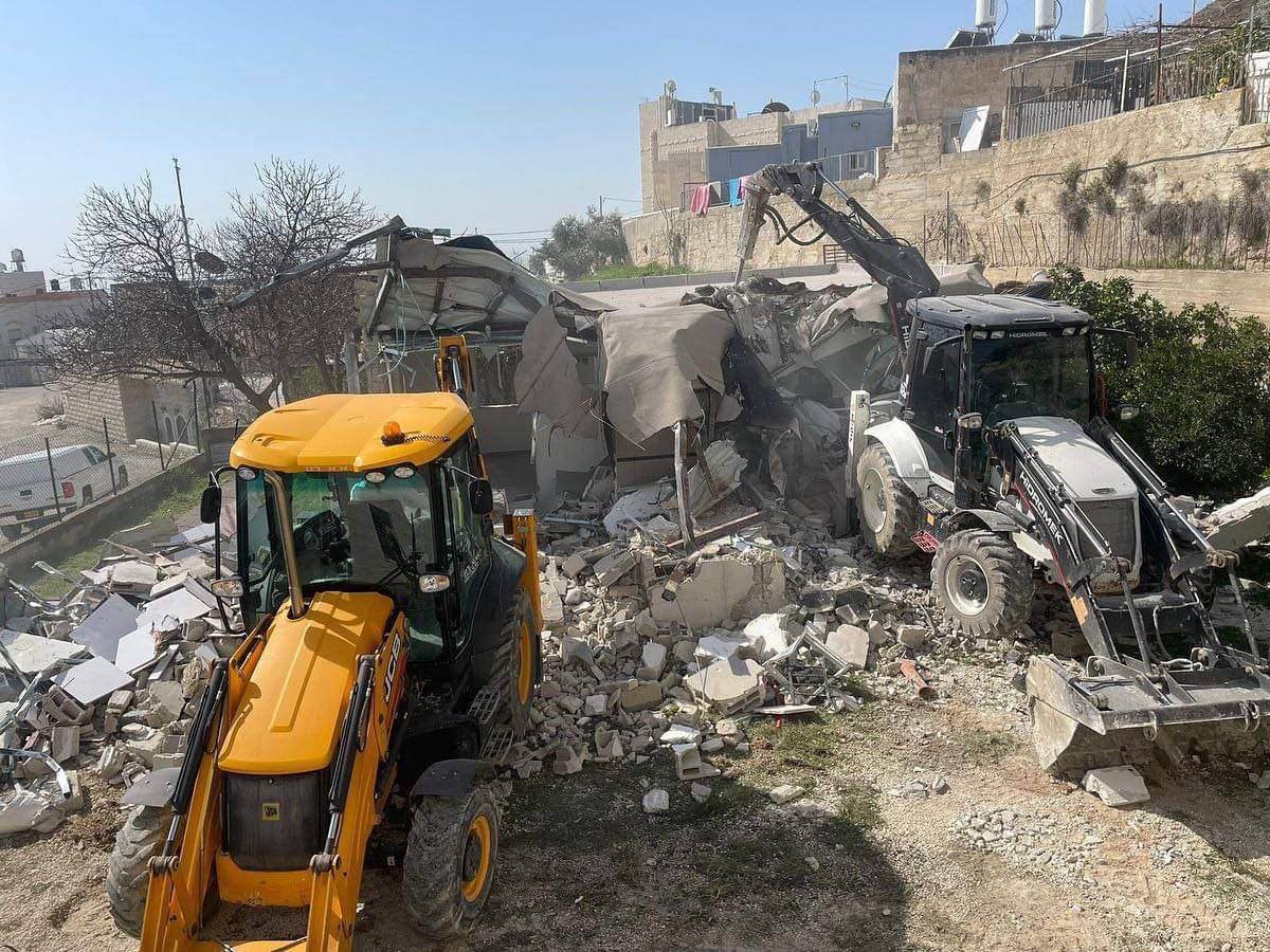 الاحتلال يهدم منزلًا في بلدة جبل المكبر بالقدس المحتلة
