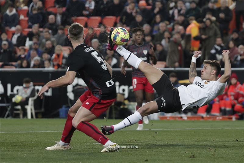 بالصور.. بيلباو يضاعف محنة فالنسيا في دوامة الهبوط