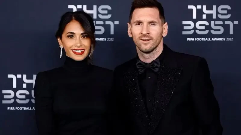 شاهد: زوجة ميسي أنتونيلا تتألق في "ذا بيست".. والجمهور يشبهها بـ"ميغان ماركل"