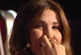 نانسي عجرم تبكي وتتأثر على المسرح