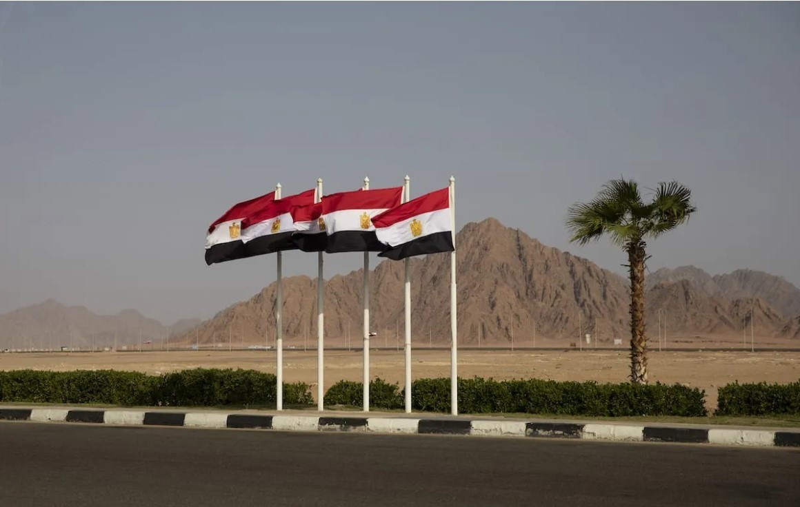 العبري: مصر ستضغط على "إسرائيل" لوقف عملياتها العسكرية في الضفة