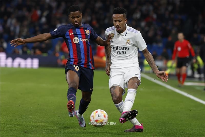 بعد توبيخه.. فاتي يعتذر لنجم برشلونة عن خطأ الكلاسيكو