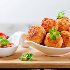 كرات الدجاج المقلية مع صلصة الرانش