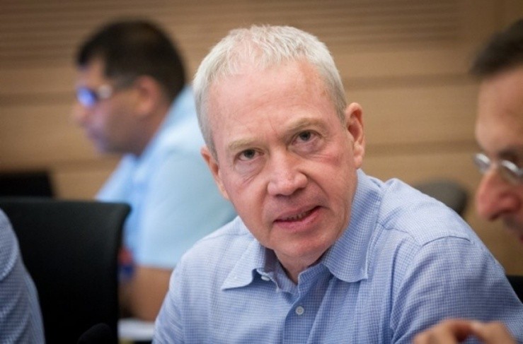 غالانت يوعز بفرض حصار كامل على قطاع غزة