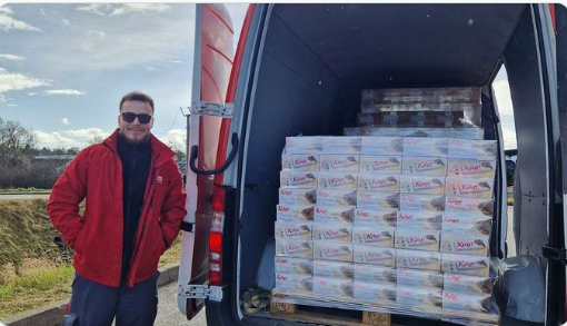 وعد فوفى.. حارس بايرن يهدي زميله شاحنة محملة بالشوكولاتة السويسرية!