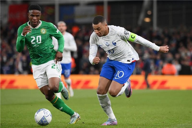 بالصور: فرنسا تفتت حصن أيرلندا بصاروخ بافارد